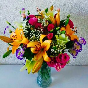 זר פרחים צבעוני אביבי